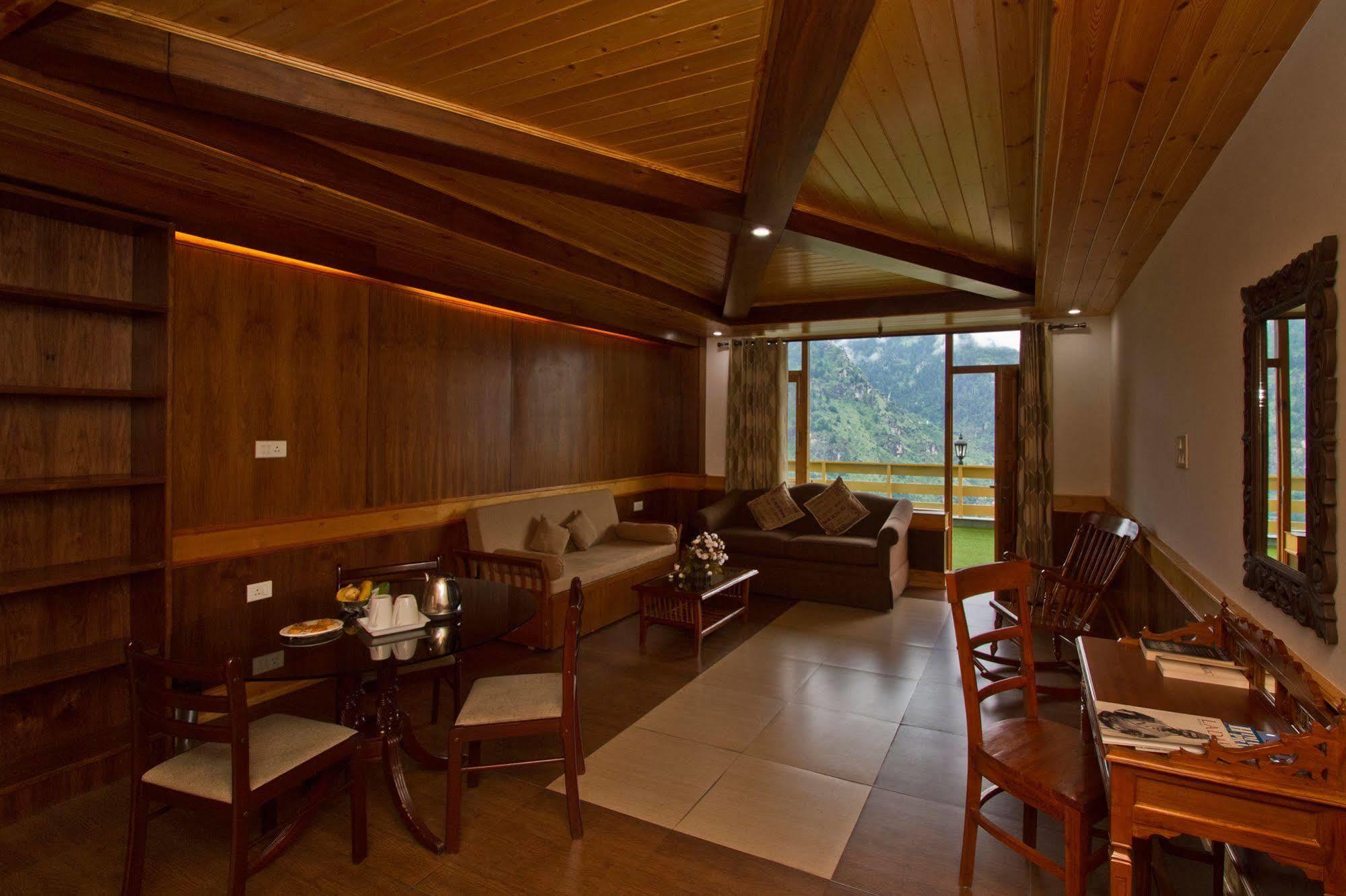 Vivaan The Sunrise Resort Manāli Esterno foto